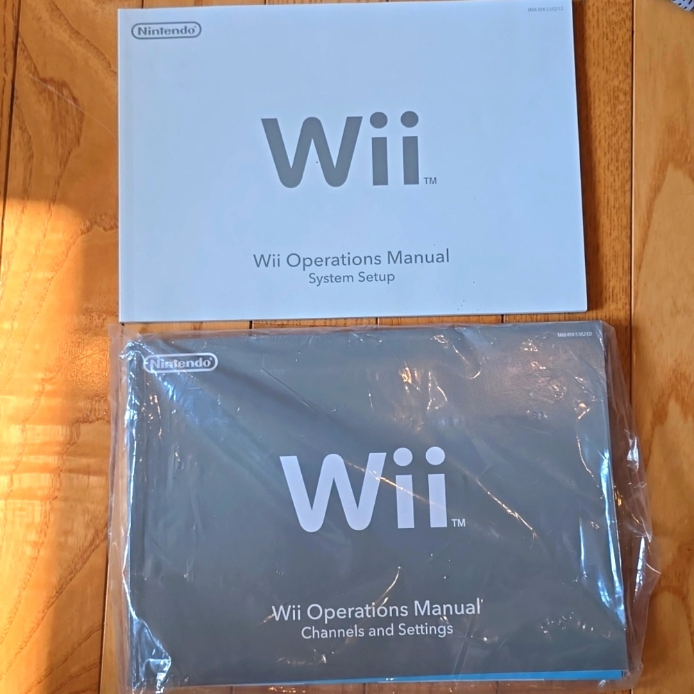 Nintendo Wii + 3 Wii Games Wii Sport Resorts, Just Dance 2014 & 2015. NO REMOTES - Picture 2 of 16